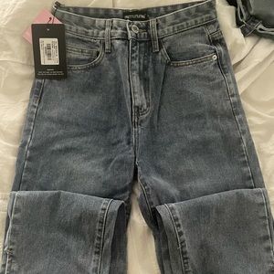 Medium washed Jean with split on bottoms